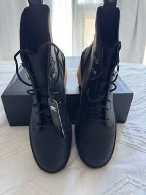 SOREL Hi-Line Heel Lace Boot - NEW - Black - Size 7.5